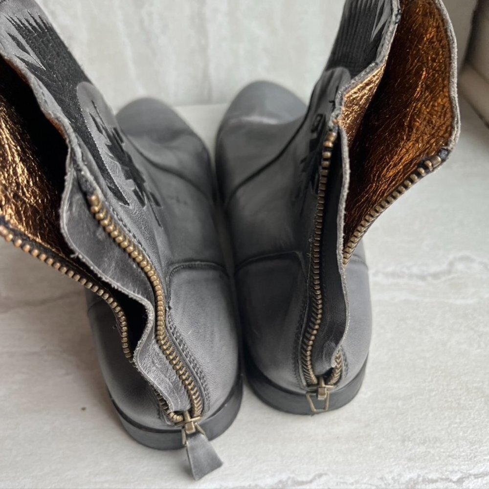 ** Cynthia Vincent Goldie Embroidered Booties Slate Gray Blue 10 - Picture 5 of 11